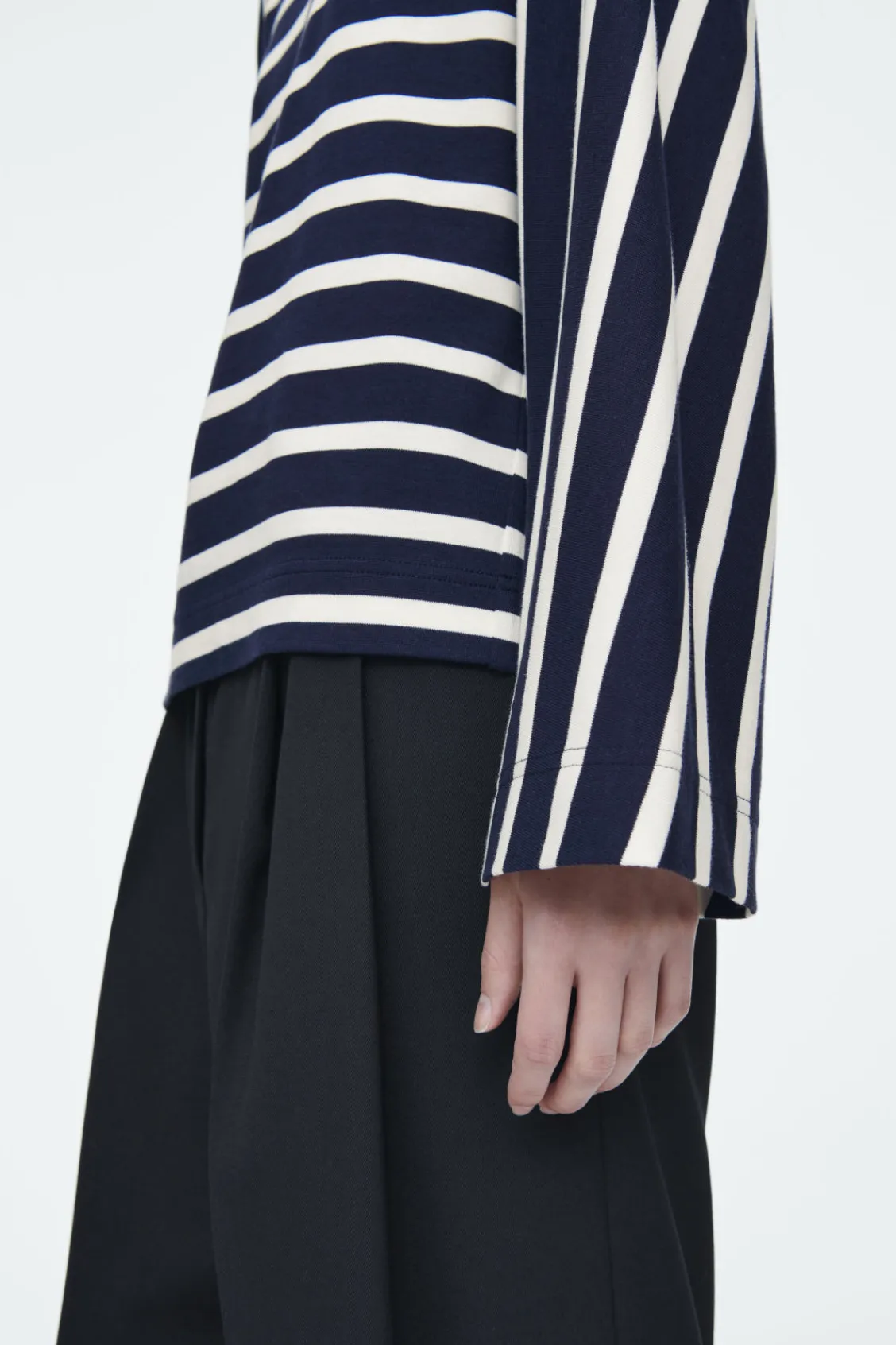 COS BOXY LONG-SLEEVED T-SHIRT-Women Tops