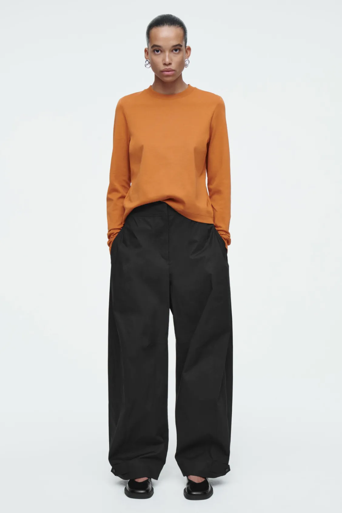 COS CLEAN CUT REGULAR LONG-SLEEVED T-SHIRT-Women T-Shirts | Tops