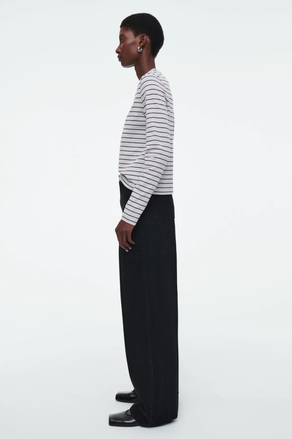 COS CLEAN CUT REGULAR LONG-SLEEVED T-SHIRT-Women T-Shirts | Tops