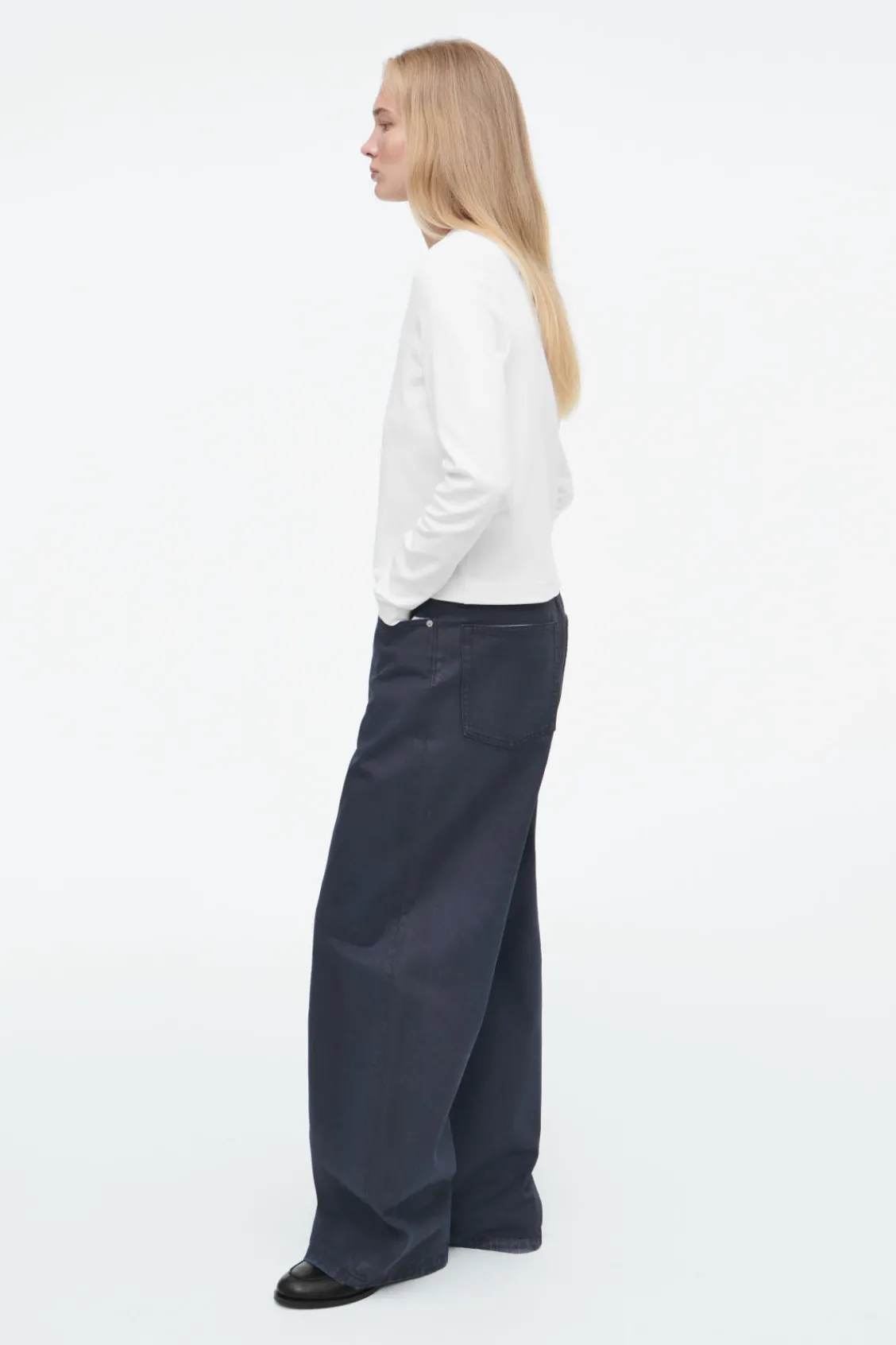 COS CLEAN CUT REGULAR LONG-SLEEVED T-SHIRT-Women T-Shirts | Tops