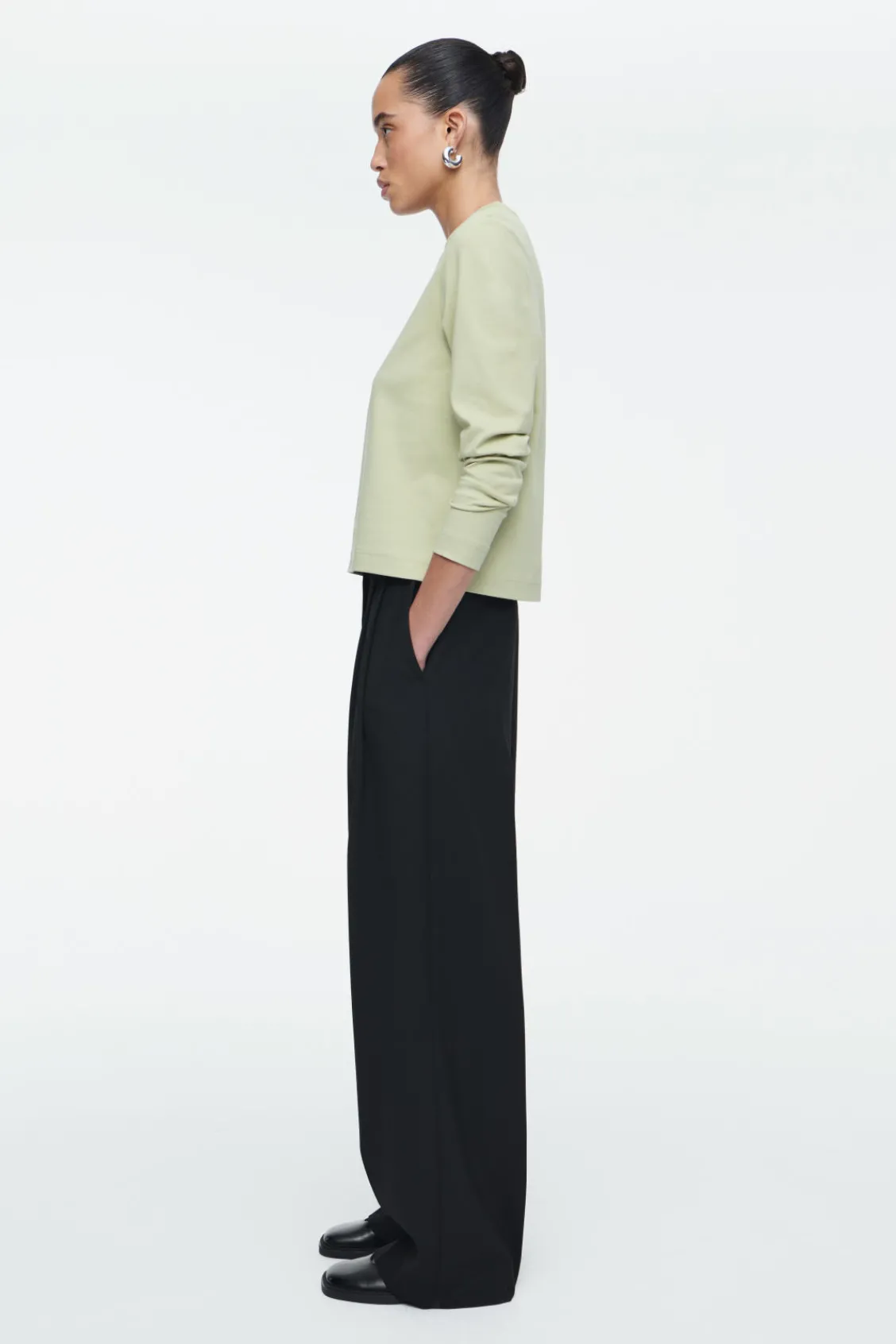COS CLEAN CUT REGULAR LONG-SLEEVED T-SHIRT-Women T-Shirts | Tops