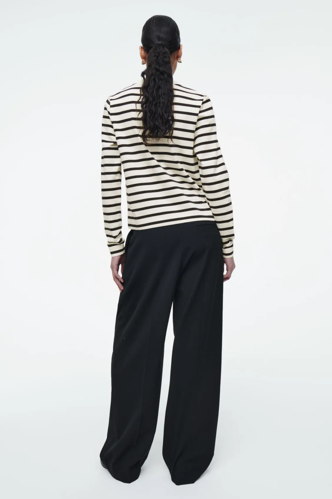 COS CLEAN CUT REGULAR LONG-SLEEVED T-SHIRT-Women T-Shirts | Tops