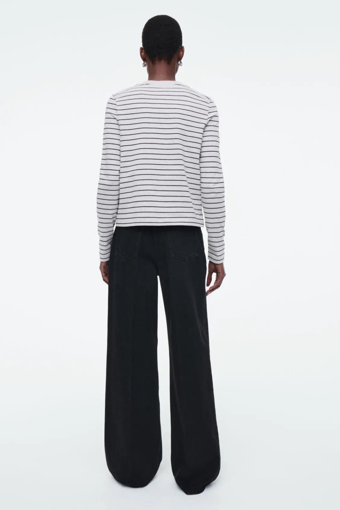 COS CLEAN CUT REGULAR LONG-SLEEVED T-SHIRT-Women T-Shirts | Tops