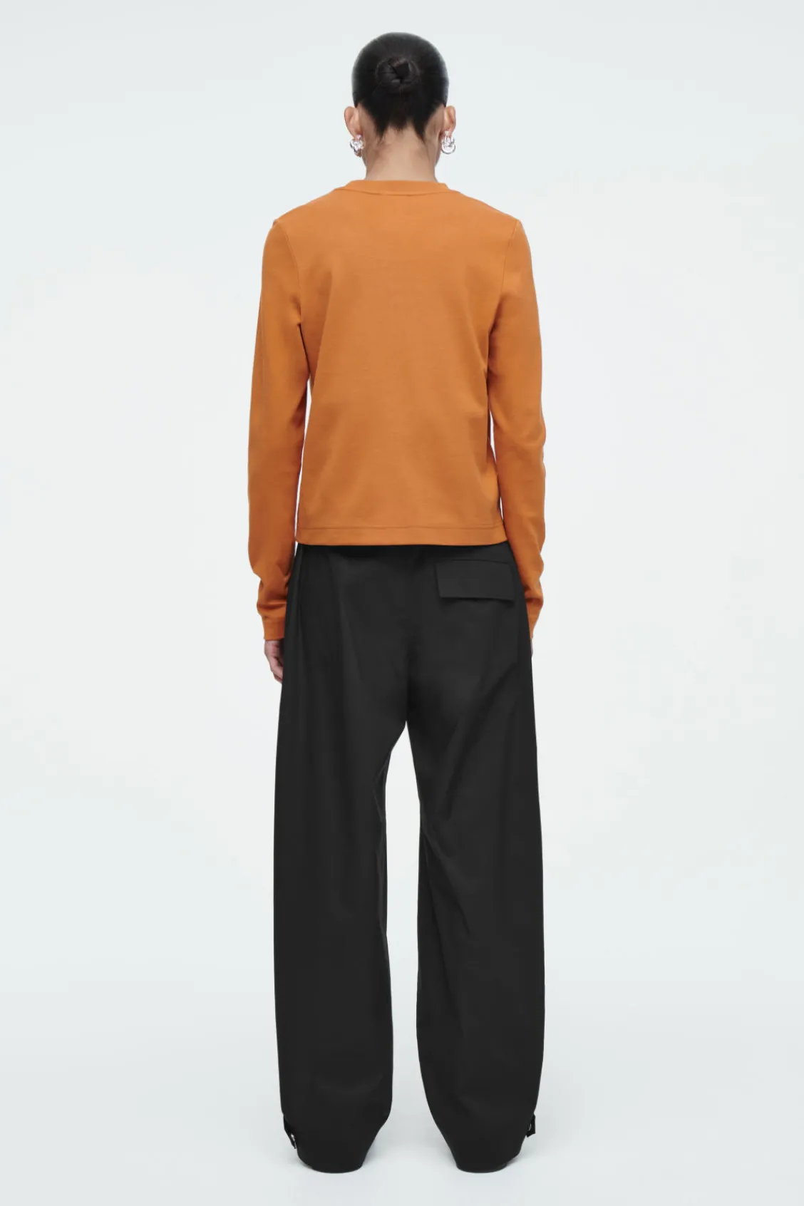 COS CLEAN CUT REGULAR LONG-SLEEVED T-SHIRT-Women T-Shirts | Tops