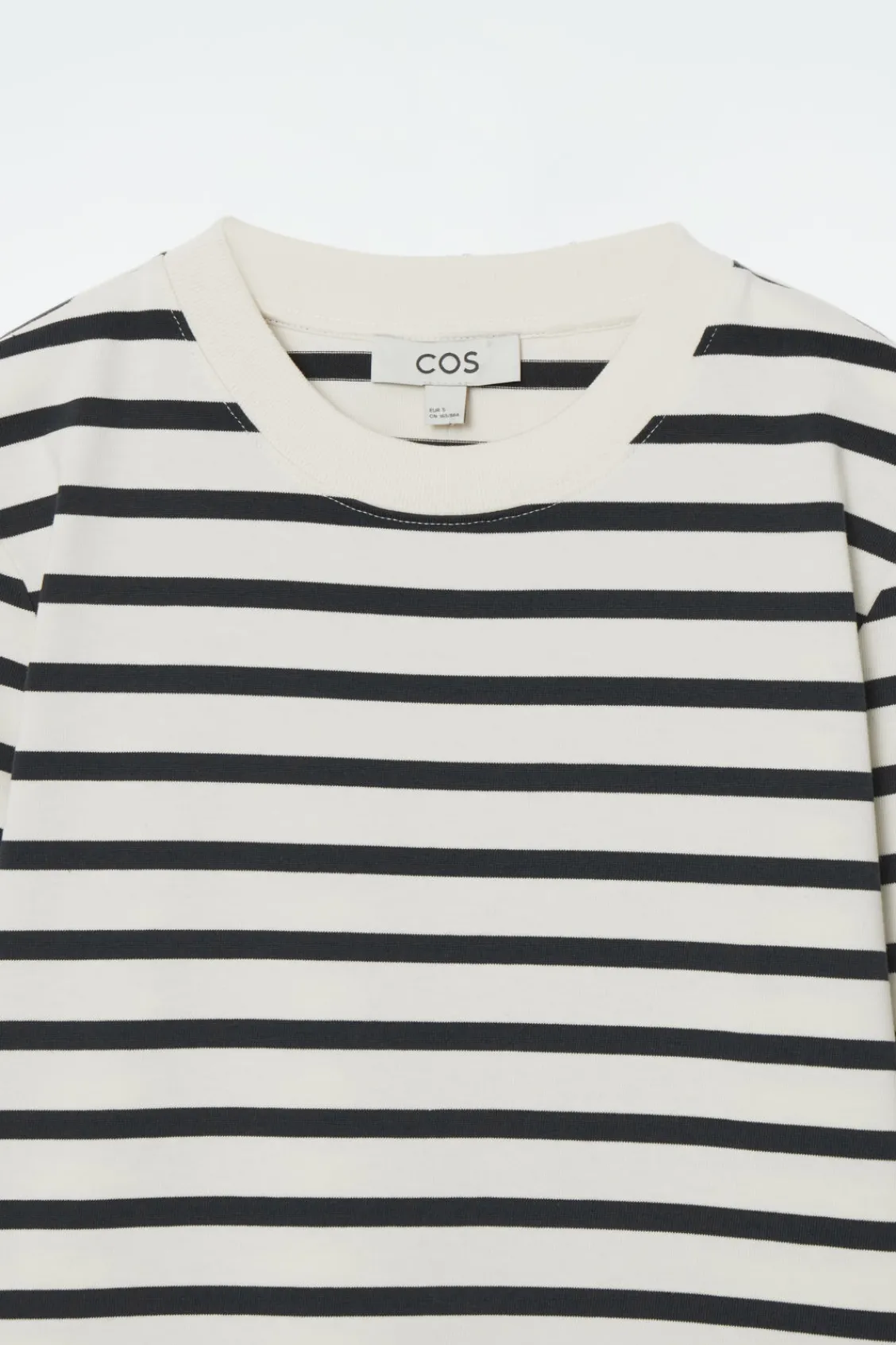 COS CLEAN CUT REGULAR LONG-SLEEVED T-SHIRT-Women T-Shirts | Tops