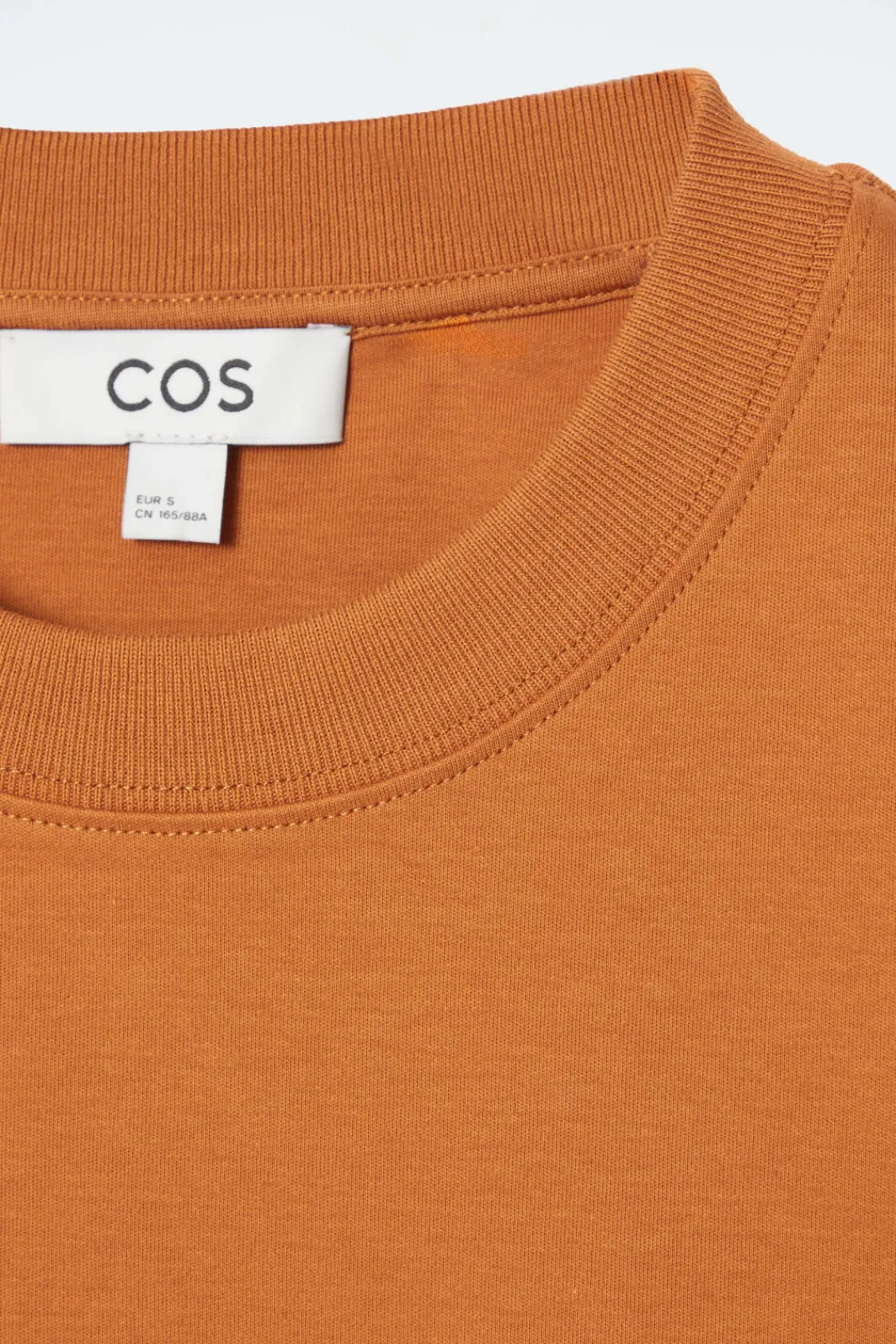 COS CLEAN CUT REGULAR LONG-SLEEVED T-SHIRT-Women T-Shirts | Tops