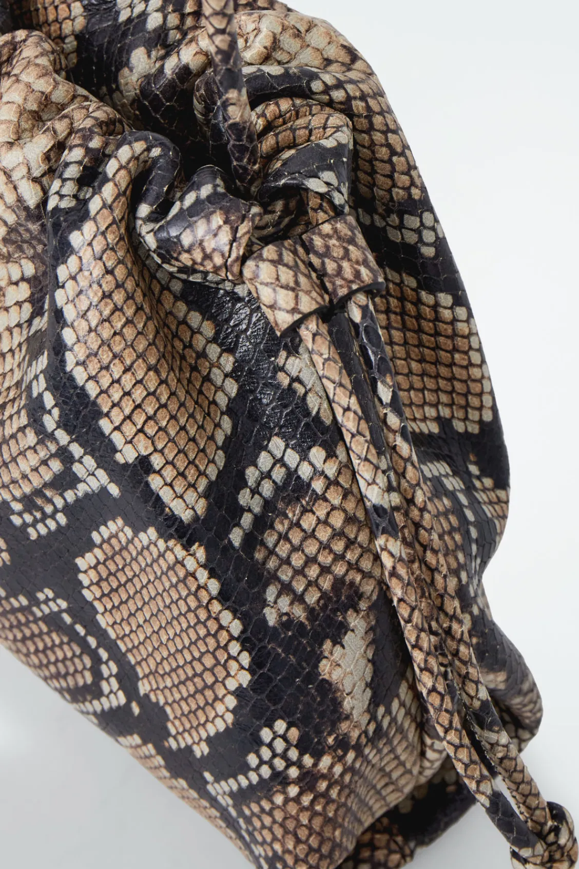 COS MINI CAVATELLI CLUTCH - LEATHER-Women Bags