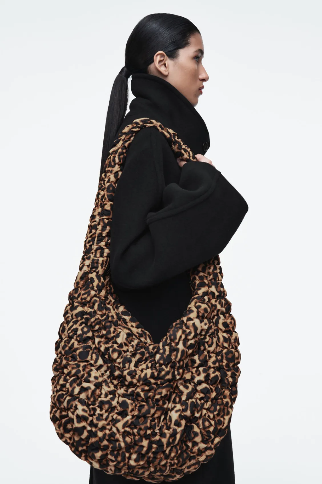 COS OVERSIZED QUILTED CROSSBODY-Women Bags | Bags & Wallets