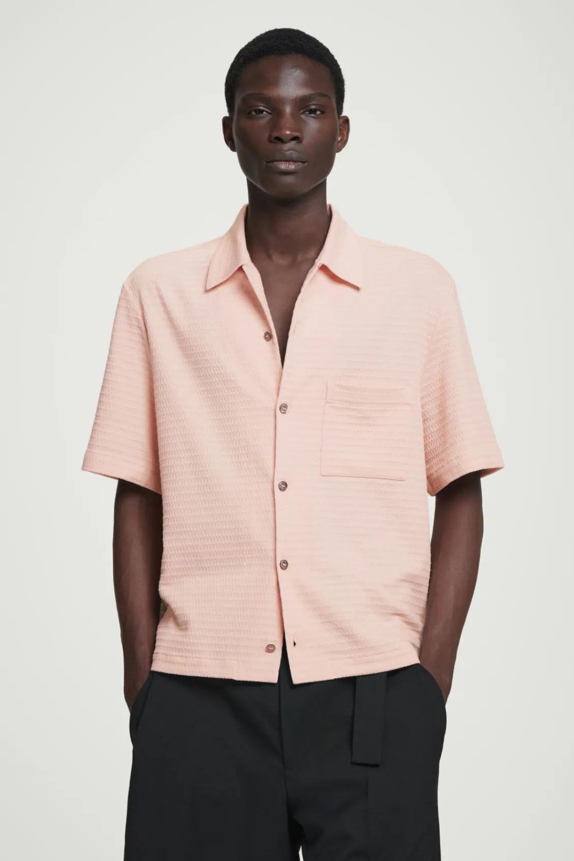 COS REGULAR SEERSUCKER COTTON SHORT-SLEEVED SHIRT- Shirts