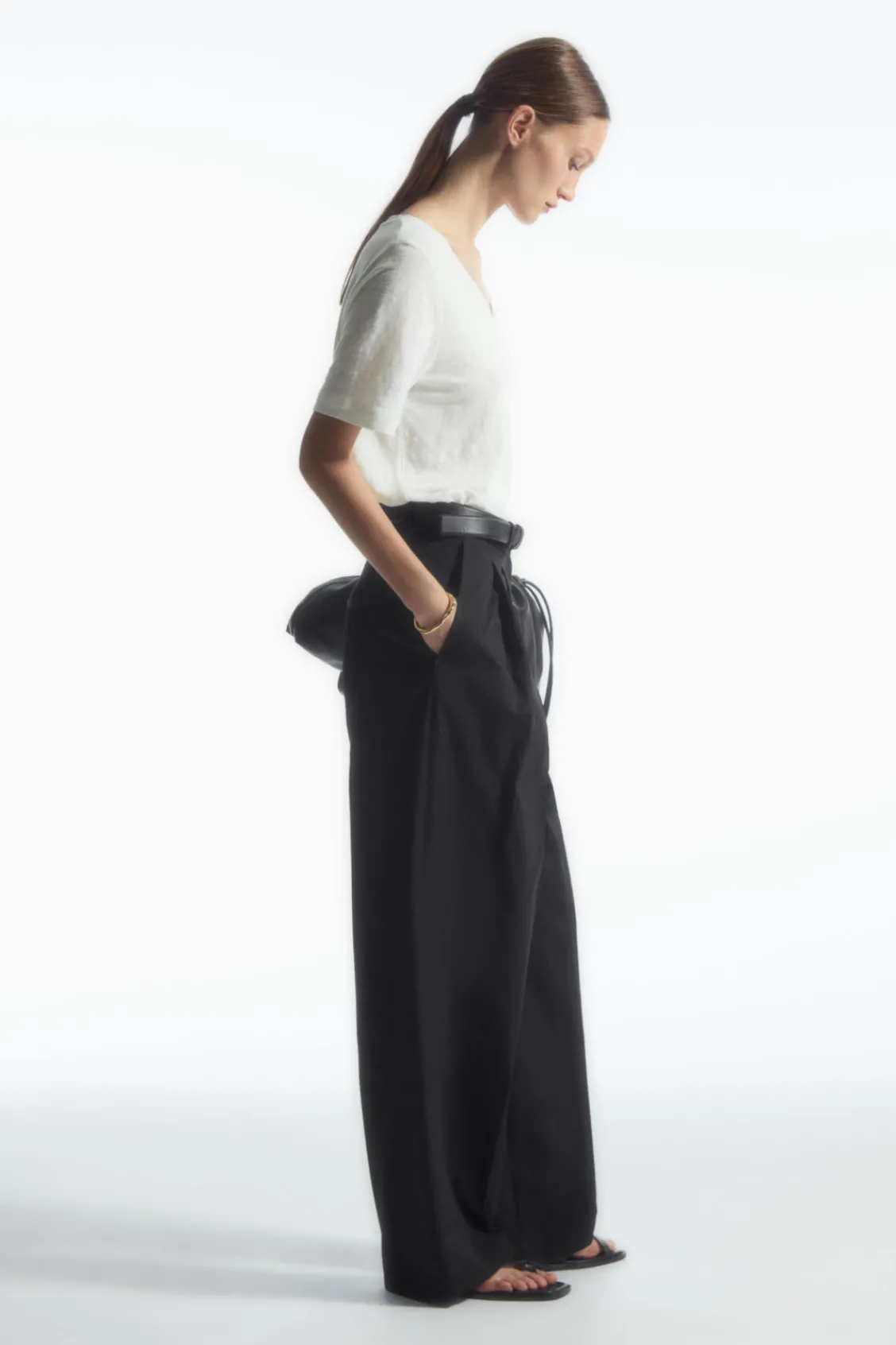 COS REGULAR V-NECK LINEN T-SHIRT-Women Tops | T-Shirts