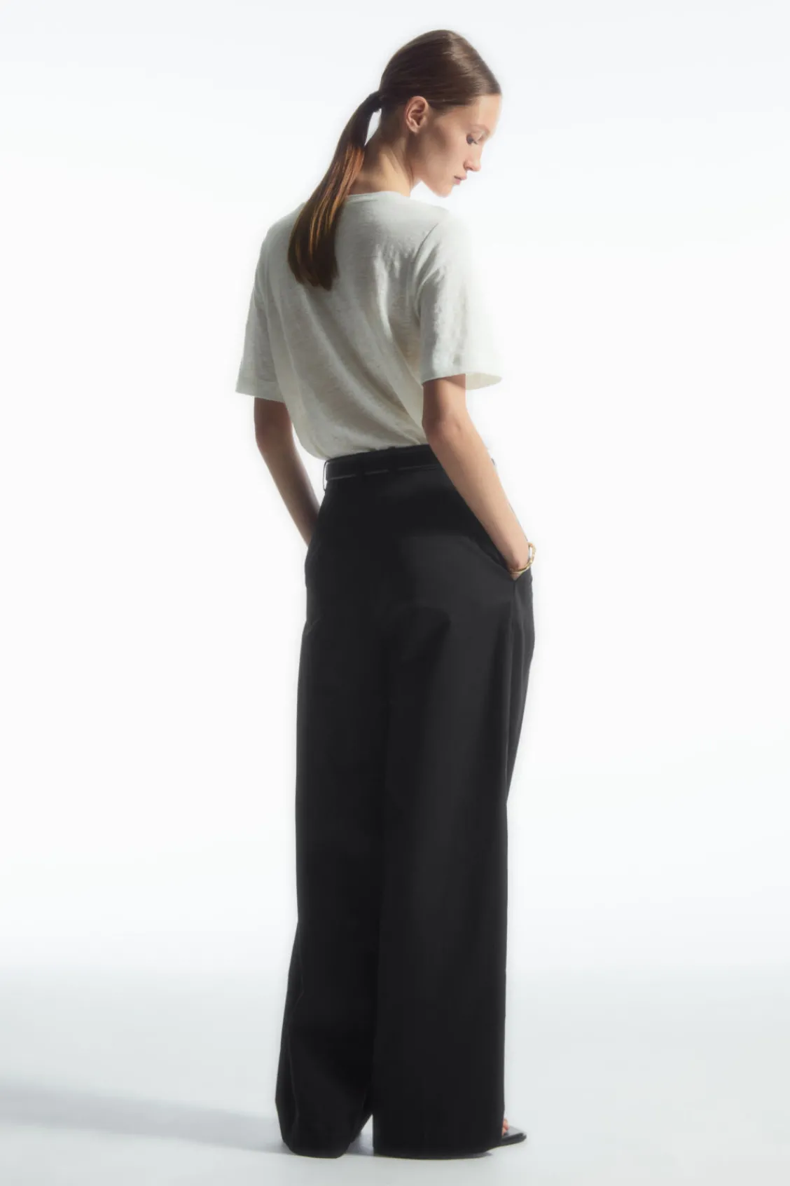 COS REGULAR V-NECK LINEN T-SHIRT-Women Tops | T-Shirts
