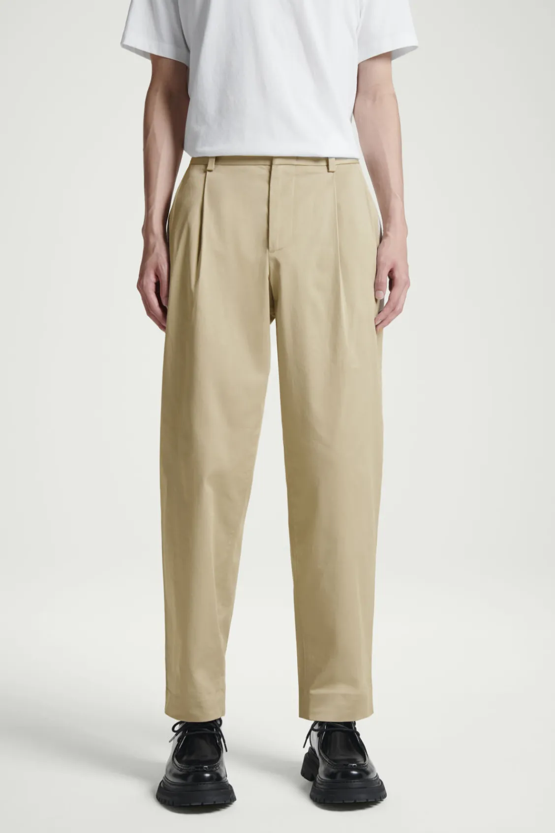 COS RELAXED PLEATED COTTON TAPERED PANTS- Pants