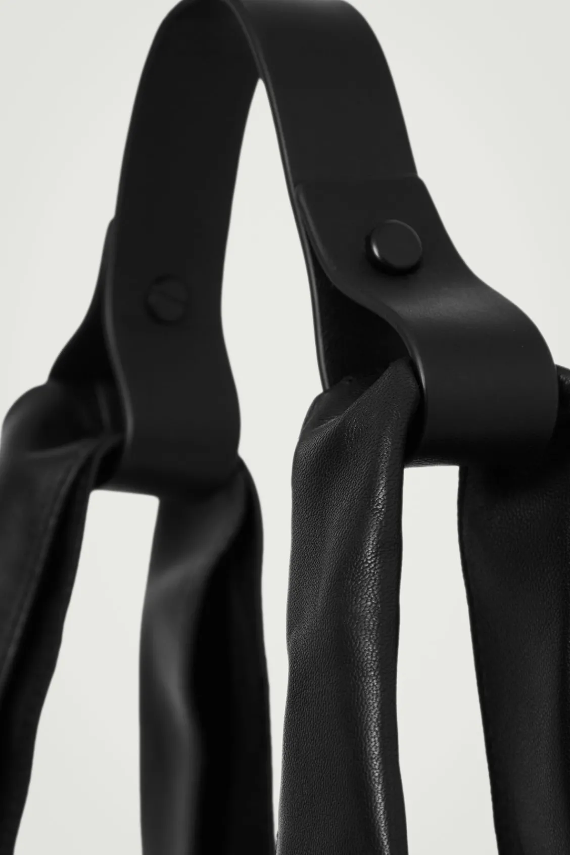 COS SLOUCHY TOTE - LEATHER- Bags & Wallets