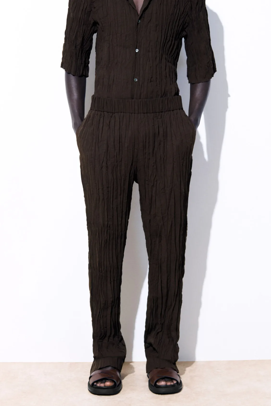 COS THE CRINKLED BARREL-LEG PANTS- Pants