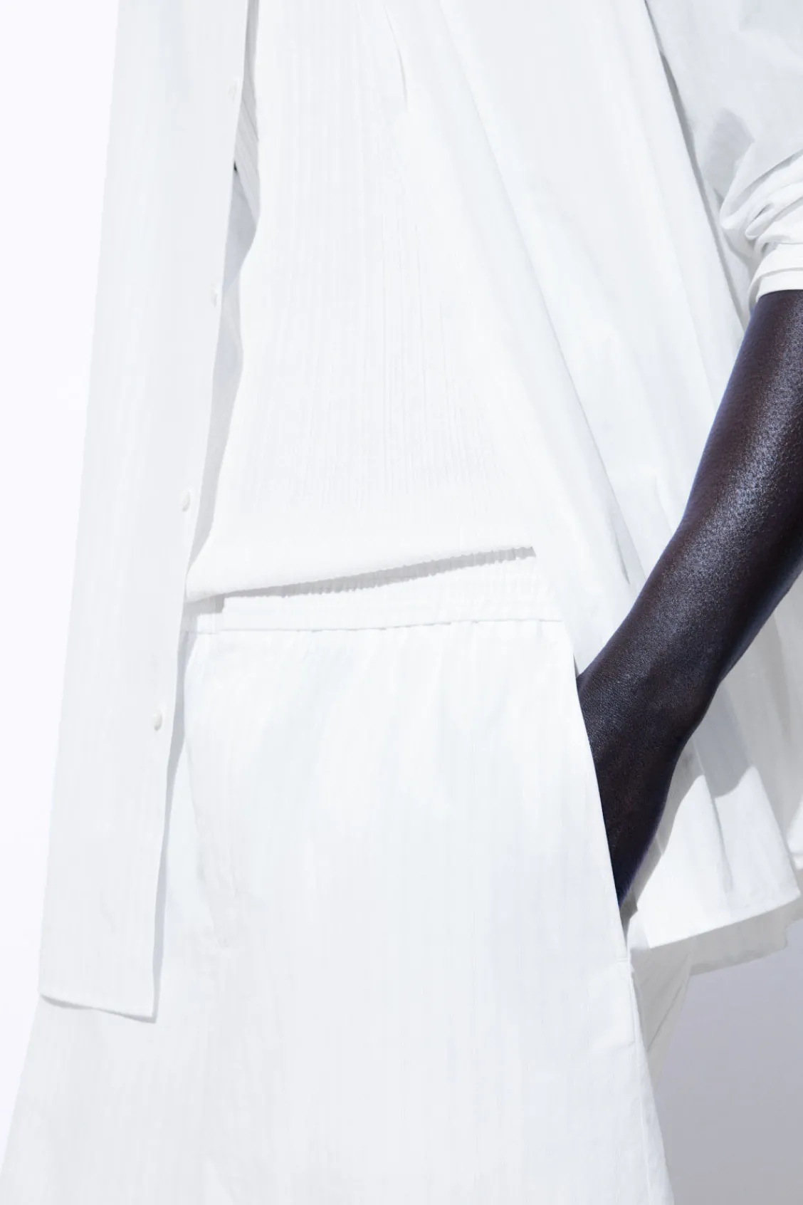 COS THE PINSTRIPED SHORTS- Pants