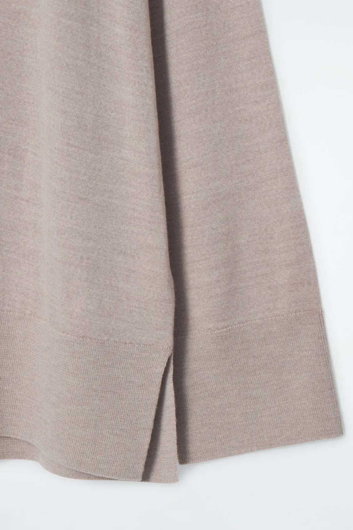 COS V-NECK MERINO WOOL SWEATER-Women Tops | Sweaters & Cardigans